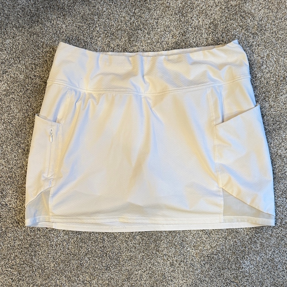 Athleta Cream Athletic Skort with Side Pockets and Zipper